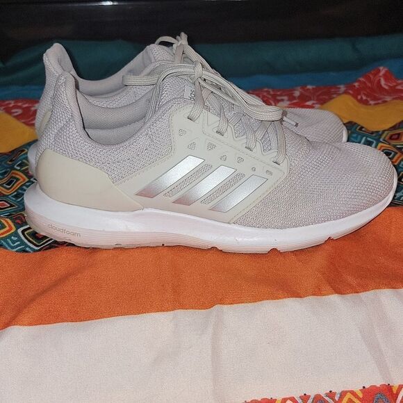 Adidas Original Women Solyx Cloudfoam Grey Metallic Silver Running Shoe Size 6.5 - Picture 1 of 12